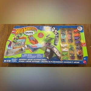 Hot Wheels Tony Hawk Skate Aquarium & Arcade Skatepark Bundle, New In Box!
